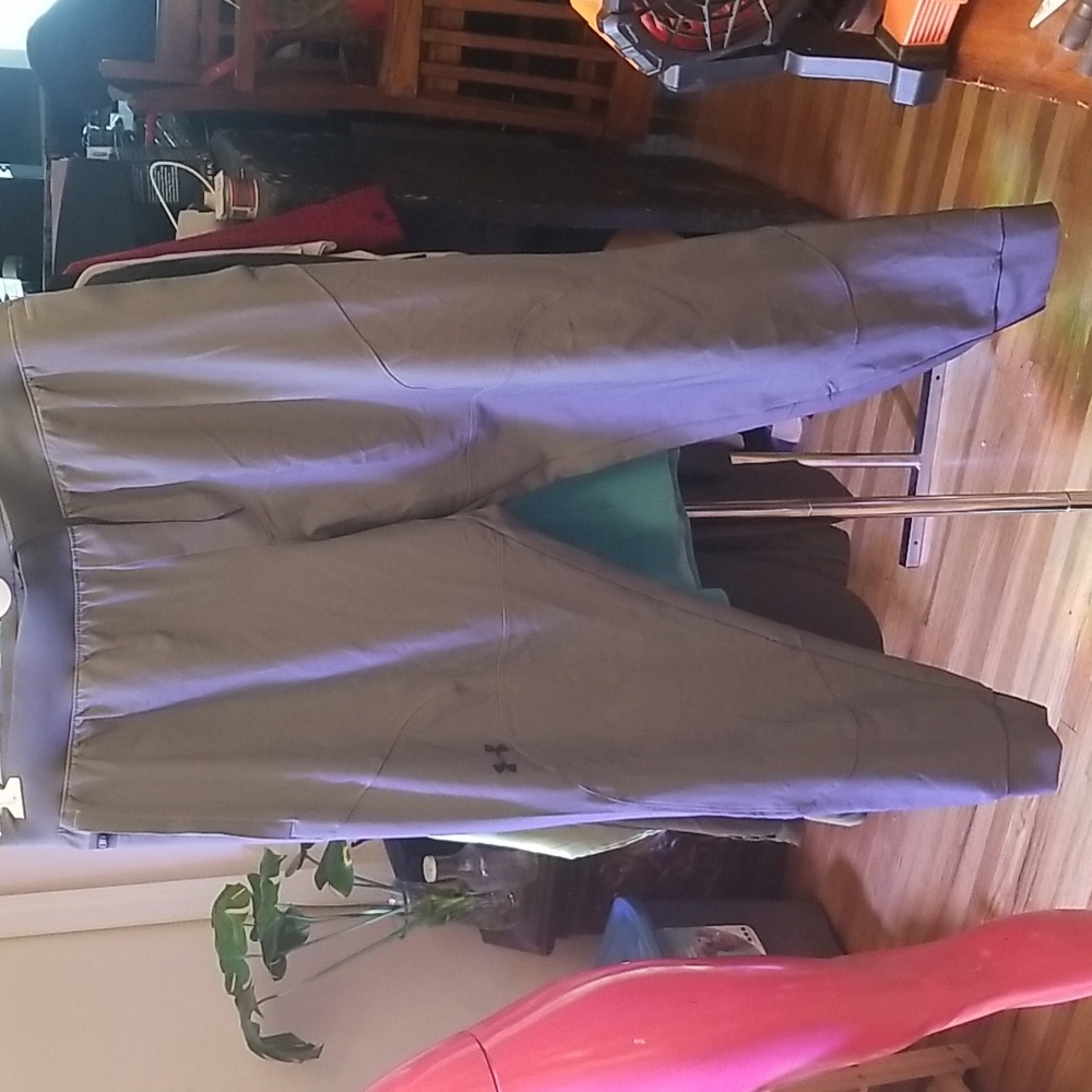 Under Armour Charcoal Fitted Athletic Pants